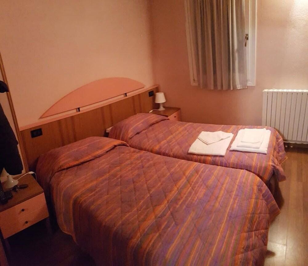Hotel La Piazzetta Vidiciatico Luaran gambar