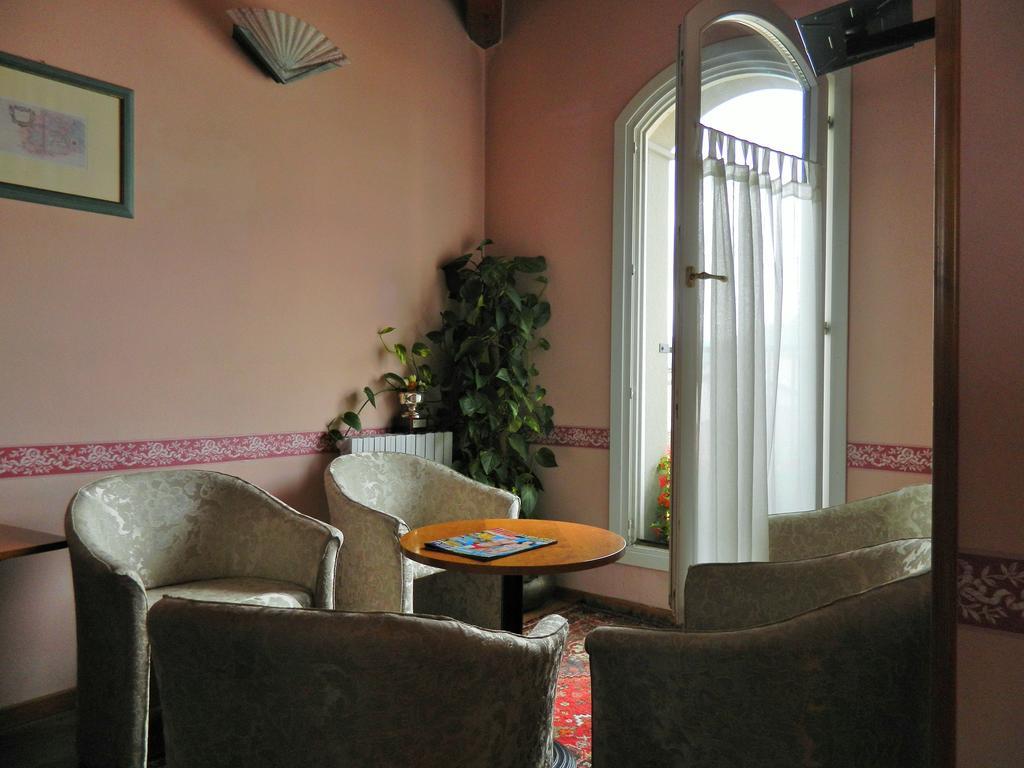Hotel La Piazzetta Vidiciatico Luaran gambar